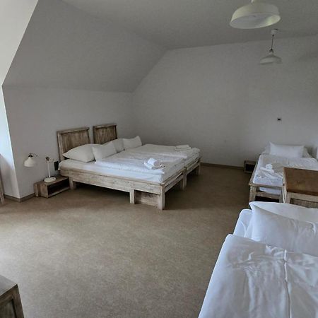 Dvur Perlova Voda Budyne nad Ohri Exterior foto