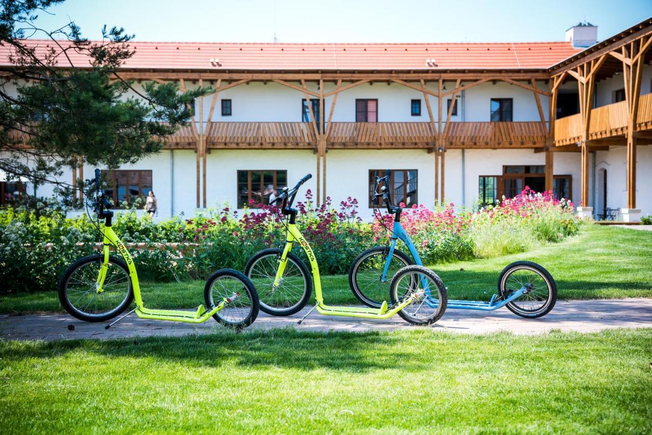 Dvur Perlova Voda Budyne nad Ohri Exterior foto